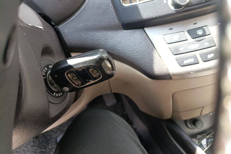 Used Hyundai Celesta 2011 1.6L Automatic Top-Tier Version Interior 1