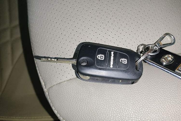 Used Hyundai Celesta 2011 1.6L Manual Luxury Model Interior 1