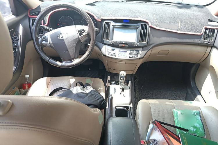 Used Hyundai Celesta 2011 1.6L Automatic Top-Tier Version Interior 2