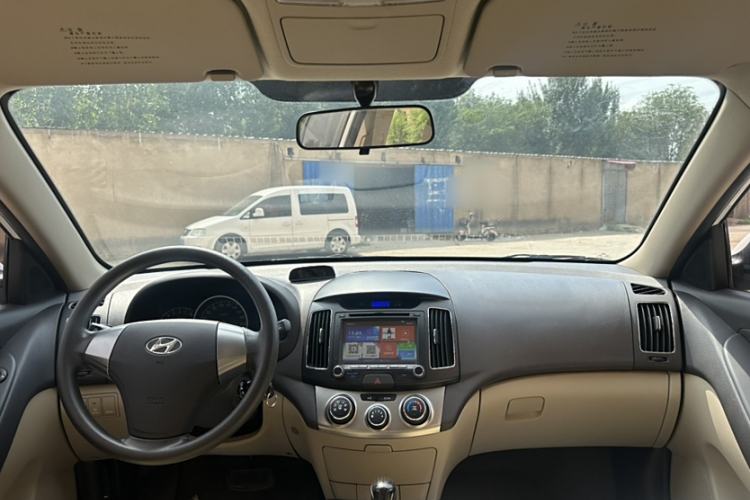 Used Hyundai Celesta 2011 1.6L Automatic Comfort Edition Interior 3