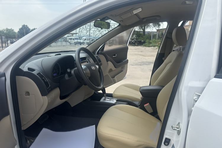 Used Hyundai Celesta 2011 1.6L Automatic Comfort Edition Interior 4