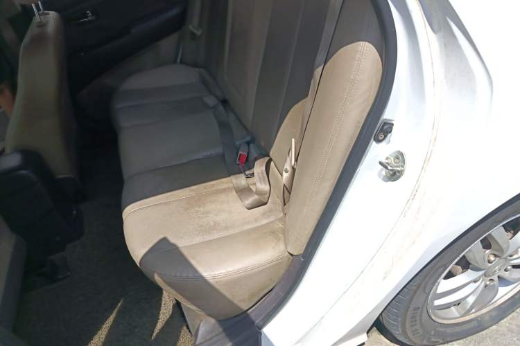 Used Hyundai Celesta 2011 1.6L Automatic Top-Tier Version Interior 4