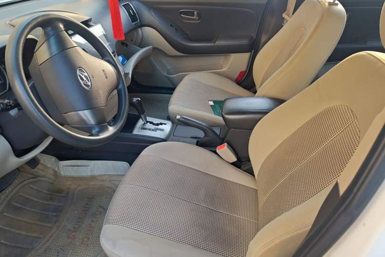 Used Hyundai Celesta 2011 1.6L Automatic Comfort Edition Left Front Seat