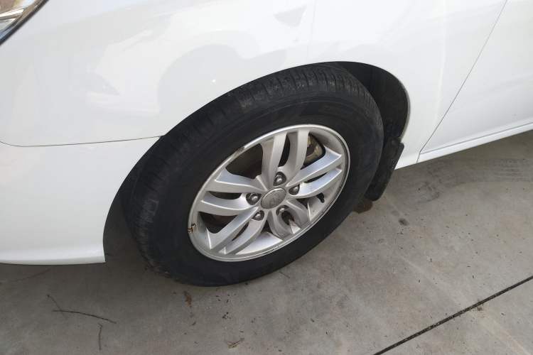 Used Hyundai Celesta 2011 1.6L Automatic Luxury Version Left Front Wheel Hub