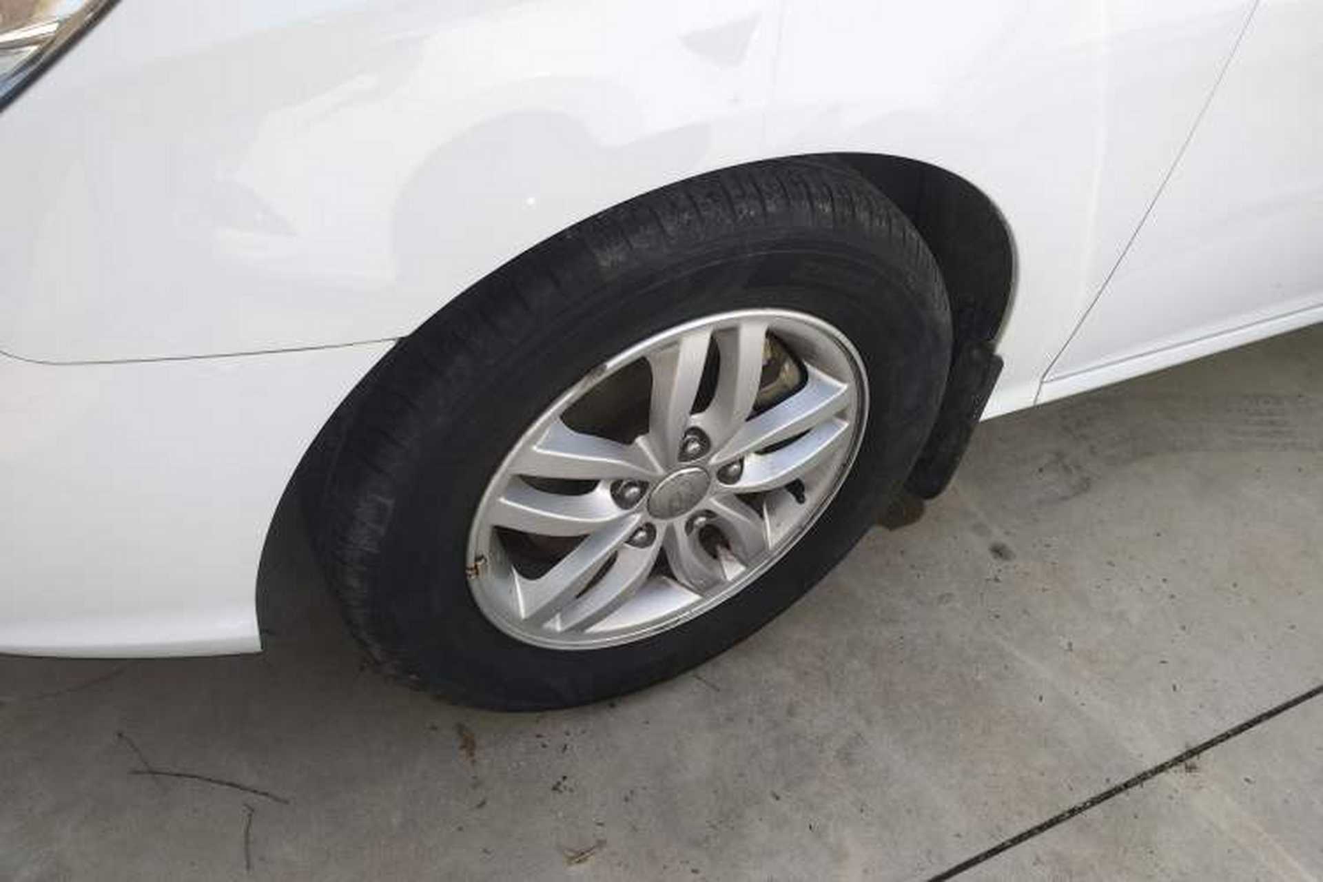 Used Hyundai Celesta 2011 1.6L Automatic Luxury Version Left Front Wheel Hub