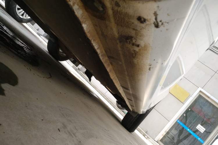 Used Hyundai Celesta 2011 1.6L Automatic Luxury Version Left Side Sill