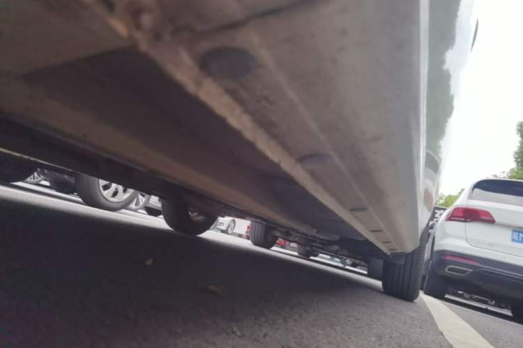 Used Hyundai Celesta 2011 1.6L Automatic Comfort Edition Left Side Sill