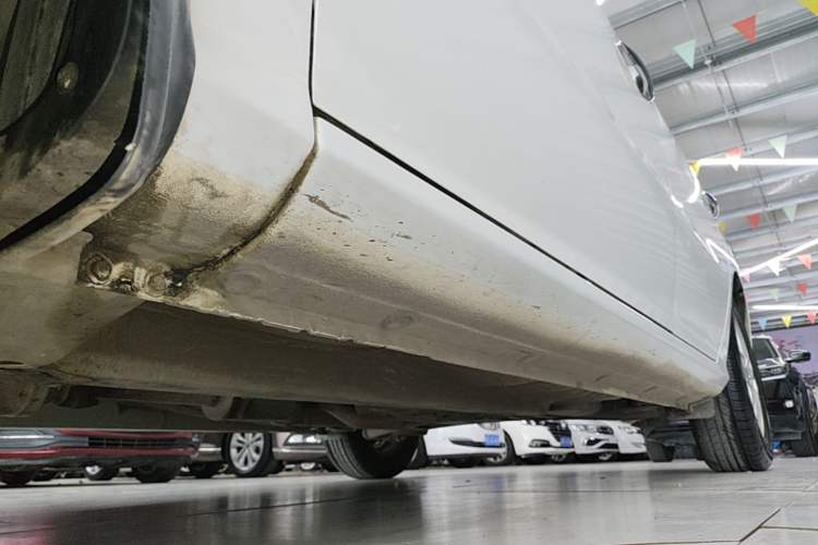 Used Hyundai Celesta 2011 1.6L Manual Luxury Model Left Side Sill