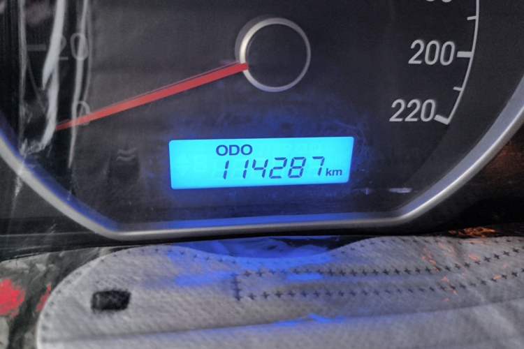 Used Hyundai Celesta 2011 1.6L Manual Comfort Edition Odometer Close Up
