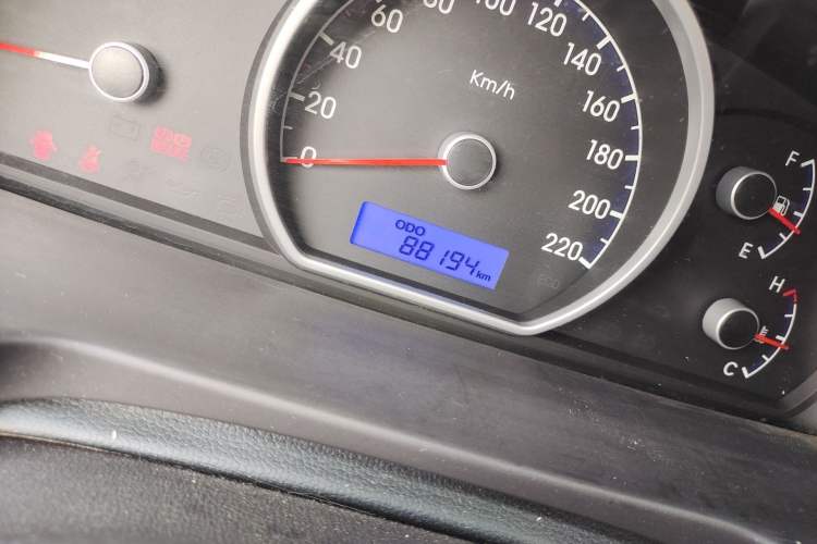 Used Hyundai Celesta 2011 1.6L Manual Luxury Model Odometer Close Up