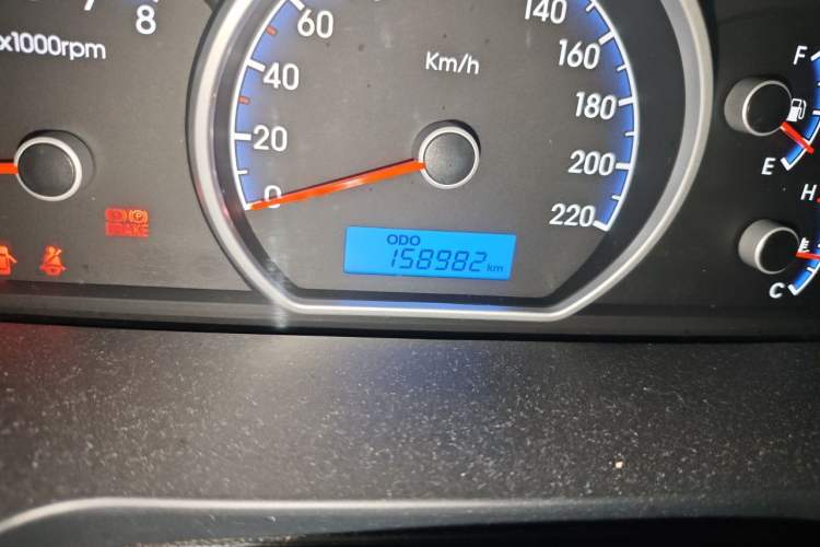 Used Hyundai Celesta 2011 1.6L Manual Comfort Edition Odometer Close Up