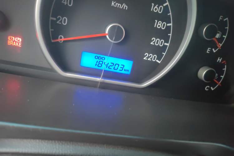 Used Hyundai Celesta 2011 1.6L Manual Comfort Edition Odometer Close Up