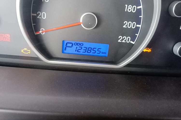 Used Hyundai Celesta 2011 1.6L Automatic Comfort Edition Odometer Close Up