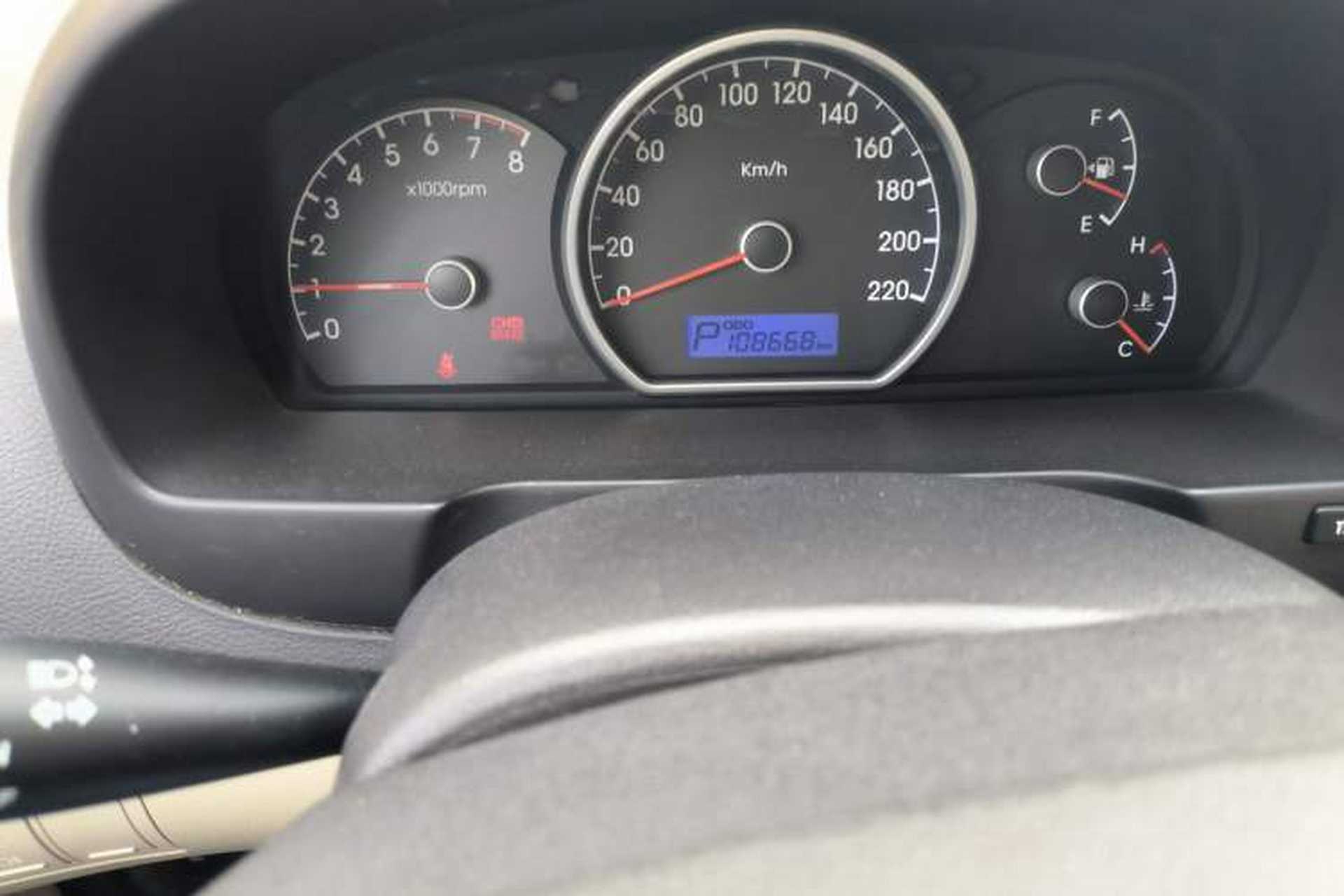 Used Hyundai Celesta 2011 1.6L Automatic Comfort Edition Odometer Close Up