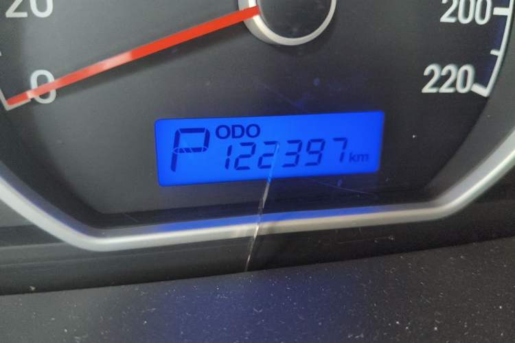 Used Hyundai Celesta 2011 1.6L Automatic Comfort Edition Odometer Close Up
