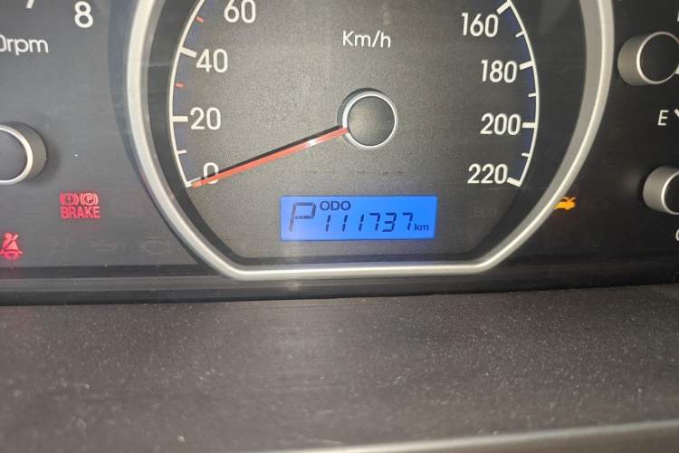 Used Hyundai Celesta 2011 1.6L Automatic Comfort Edition Odometer Close Up