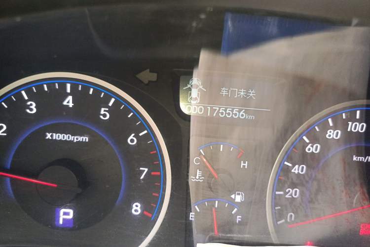 Used Hyundai Celesta 2011 1.6L Automatic Luxury Version Odometer Close Up