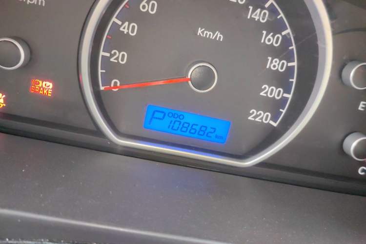 Used Hyundai Celesta 2011 1.6L Automatic Comfort Edition Odometer Close Up