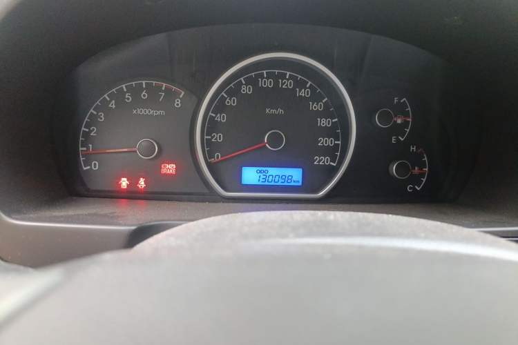 Used Hyundai Celesta 2011 1.6L Manual Comfort Edition Odometer Close Up