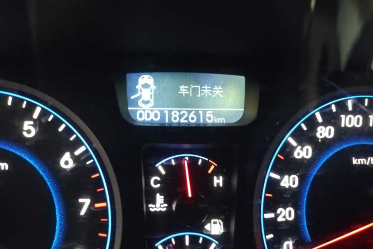 Used Hyundai Celesta 2011 1.6L Automatic Luxury Version Odometer Close Up