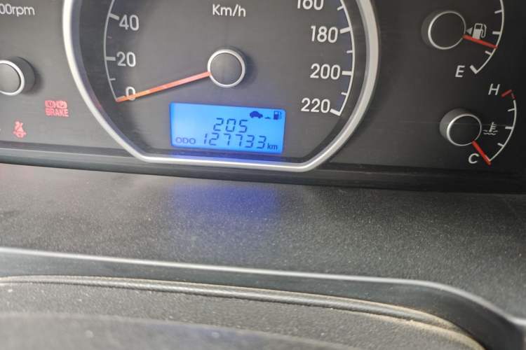 Used Hyundai Celesta 2011 1.6L Manual Luxury Model Odometer Close Up