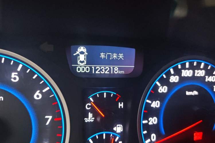 Used Hyundai Celesta 2011 1.6L Automatic Luxury Version Odometer Close Up