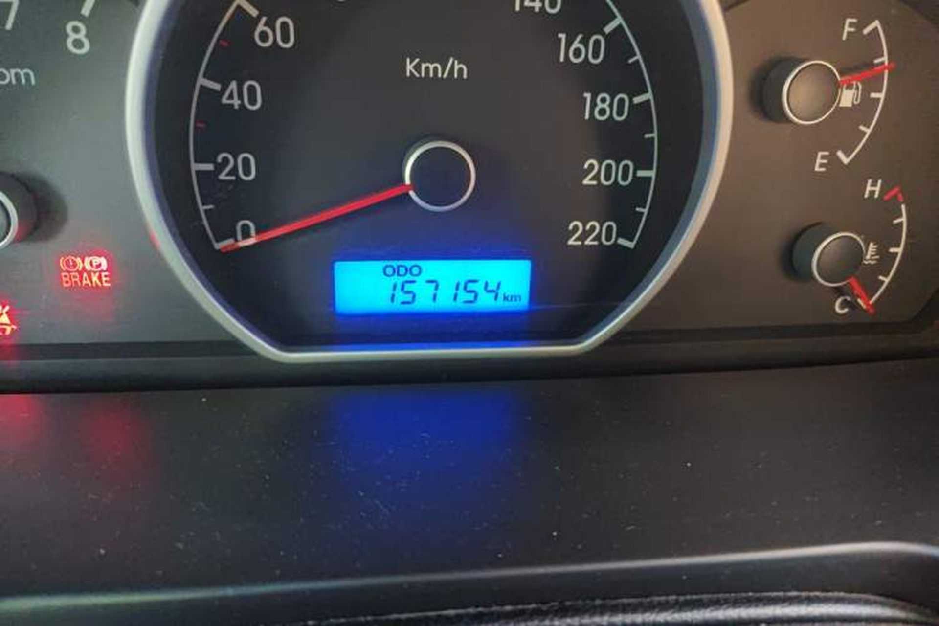 Used Hyundai Celesta 2011 1.6L Manual Comfort Edition Odometer Close Up