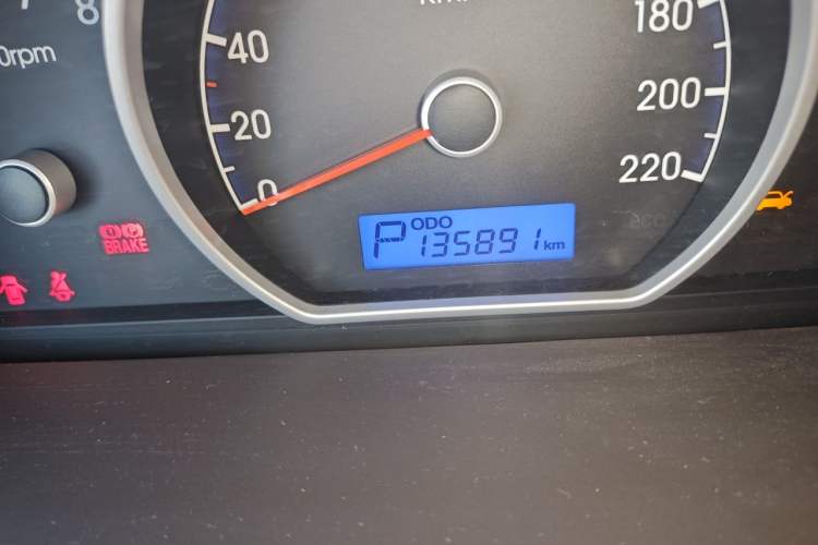 Used Hyundai Celesta 2011 1.6L Automatic Comfort Edition Odometer Close Up