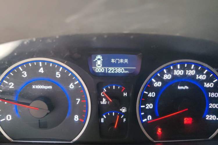 Used Hyundai Celesta 2011 1.6L Automatic Luxury Version Odometer Close Up