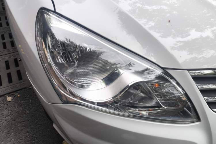Used Hyundai Celesta 2011 1.6L Automatic Comfort Edition Right Front Headlight