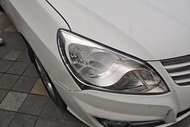 Used Hyundai Celesta 2011 1.6L Manual Luxury Model Right Front Headlight