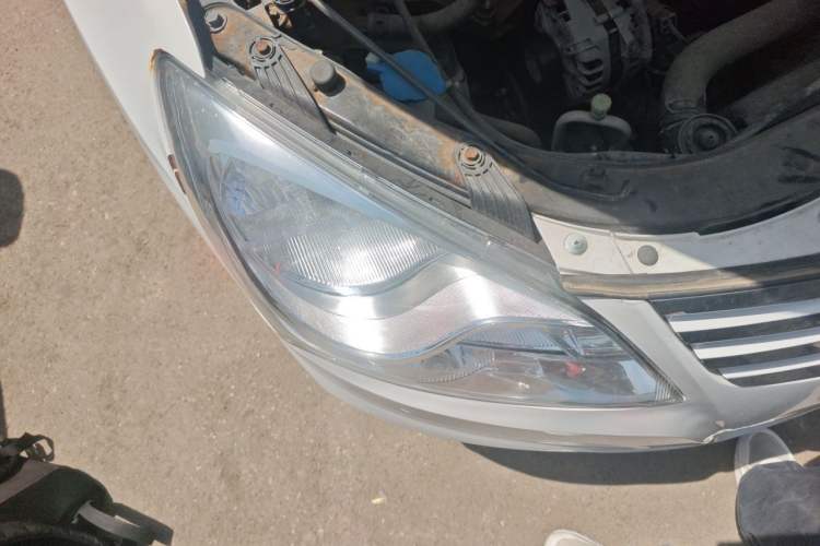 Used Hyundai Celesta 2011 1.6L Manual Luxury Model Right Front Headlight