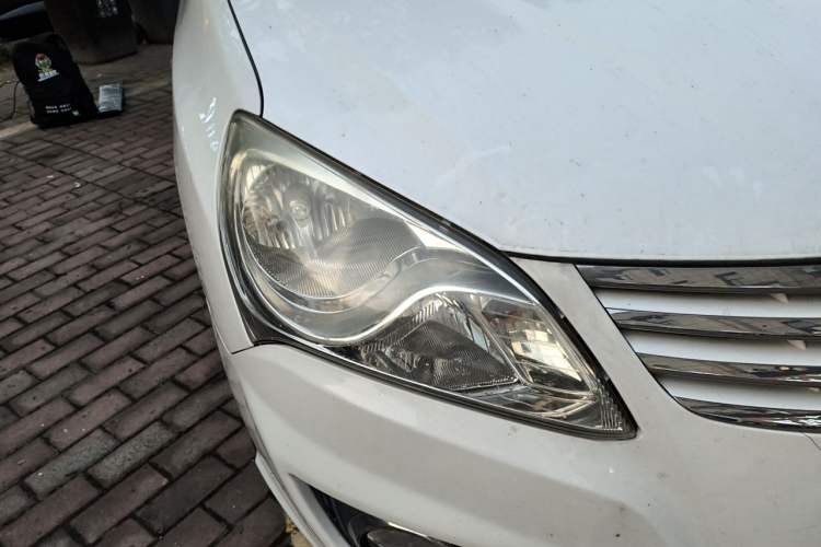 Used Hyundai Celesta 2011 1.6L Manual Comfort Edition Right Front Headlight
