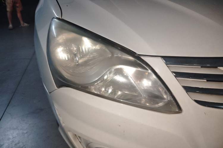 Used Hyundai Celesta 2011 1.6L Manual Comfort Edition Right Front Headlight