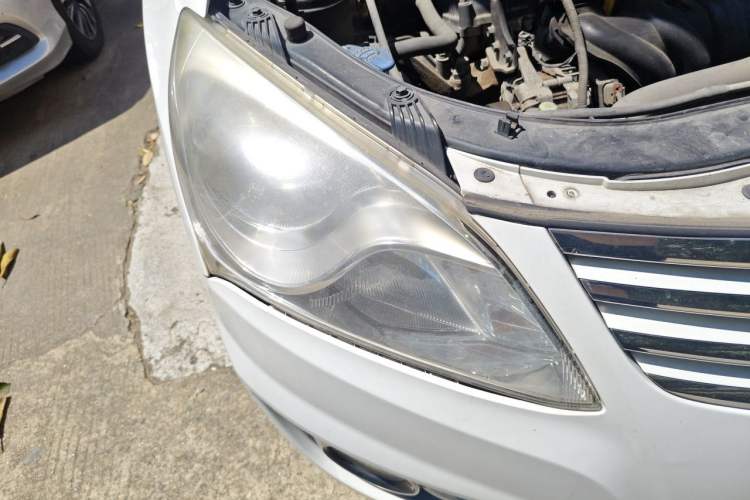 Used Hyundai Celesta 2011 1.6L Automatic Comfort Edition Right Front Headlight