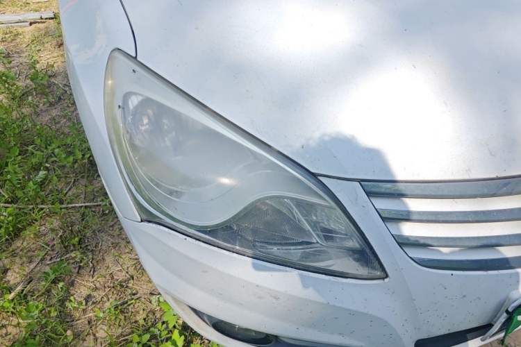Used Hyundai Celesta 2011 1.6L Manual Comfort Edition Right Front Headlight