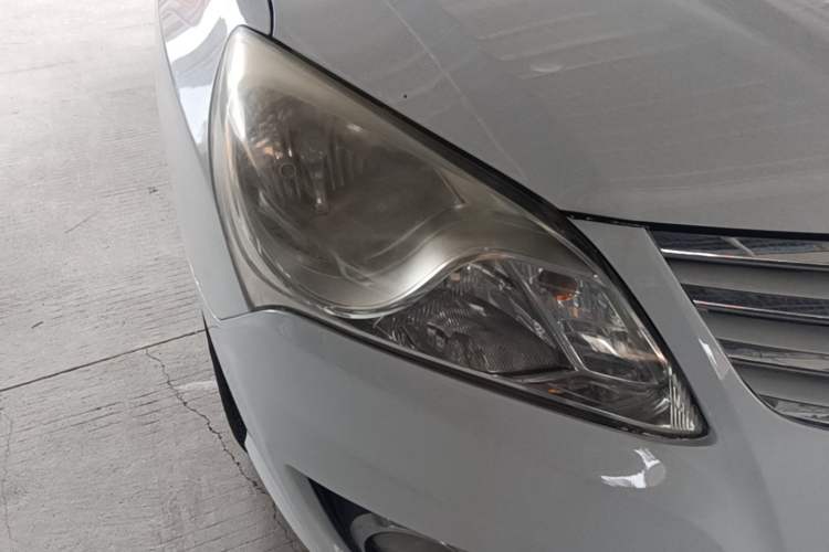 Used Hyundai Celesta 2011 1.6L Automatic Comfort Edition Right Front Headlight