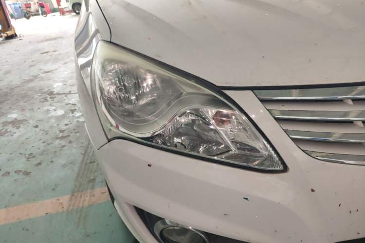 Used Hyundai Celesta 2011 1.6L Manual Comfort Edition Right Front Headlight