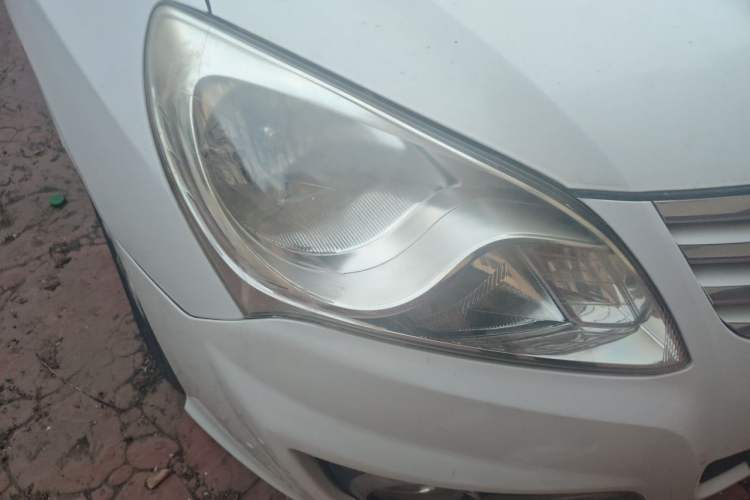 Used Hyundai Celesta 2011 1.6L Manual Comfort Edition Right Front Headlight
