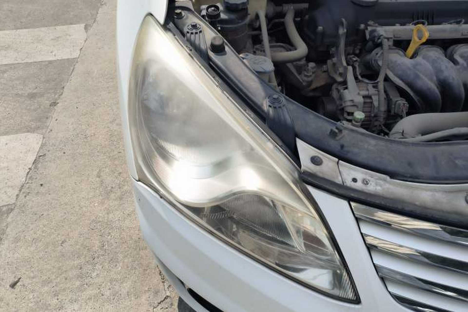 Used Hyundai Celesta 2011 1.6L Automatic Comfort Edition Right Front Headlight