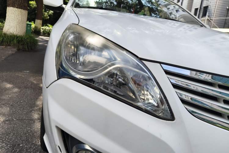 Used Hyundai Celesta 2011 1.6L Automatic Comfort Edition Right Front Headlight