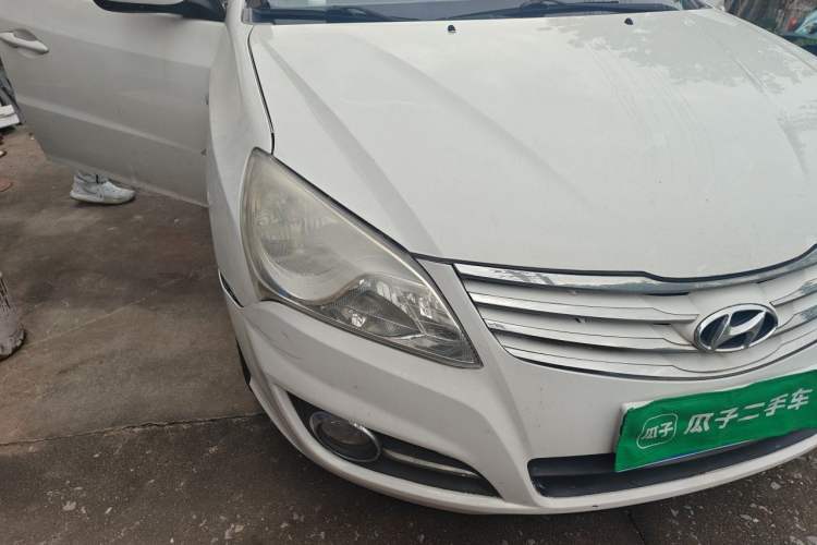 Used Hyundai Celesta 2011 1.6L Automatic Comfort Edition Right Front Headlight
