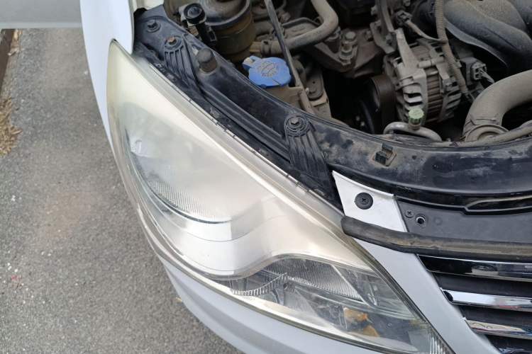 Used Hyundai Celesta 2011 1.6L Manual Comfort Edition Right Front Headlight