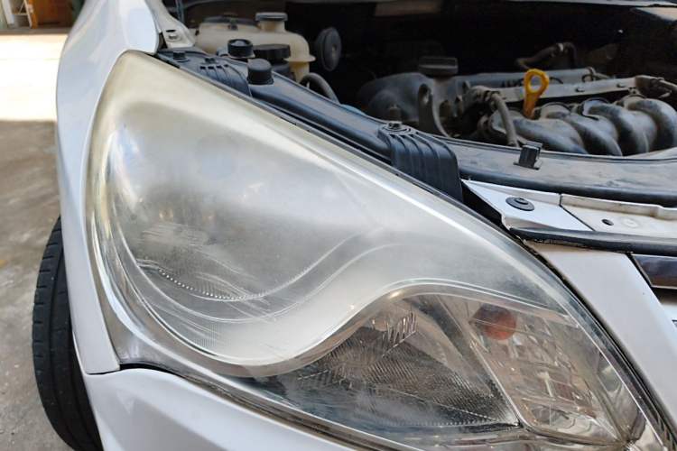 Used Hyundai Celesta 2011 1.6L Automatic Comfort Edition Right Front Headlight