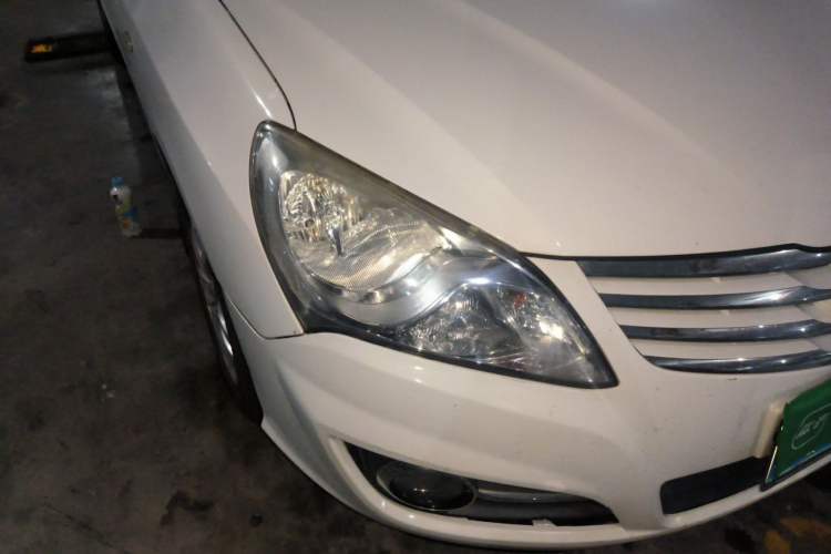 Used Hyundai Celesta 2011 1.6L Automatic Comfort Edition Right Front Headlight