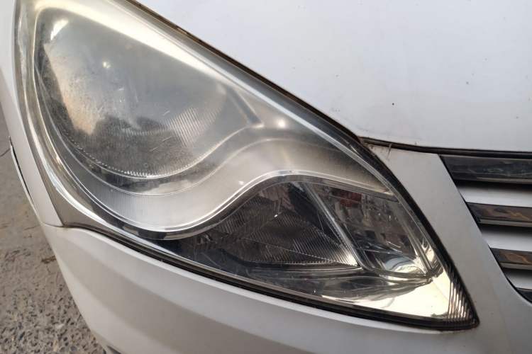 Used Hyundai Celesta 2011 1.6L Manual Comfort Edition Right Front Headlight