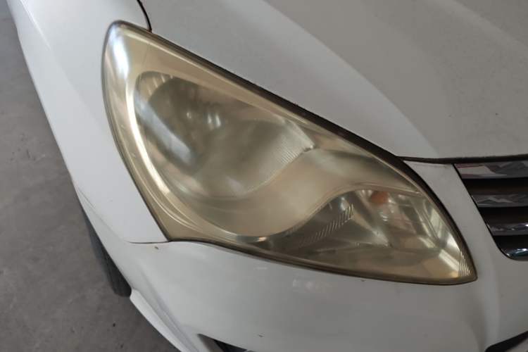 Used Hyundai Celesta 2011 1.6L Automatic Luxury Version Right Front Headlight