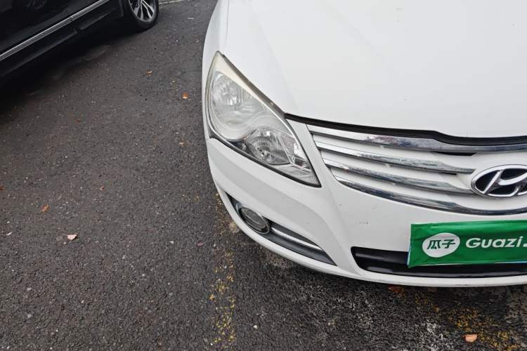 Used Hyundai Celesta 2011 1.6L Manual Luxury Model Right Front Headlight
