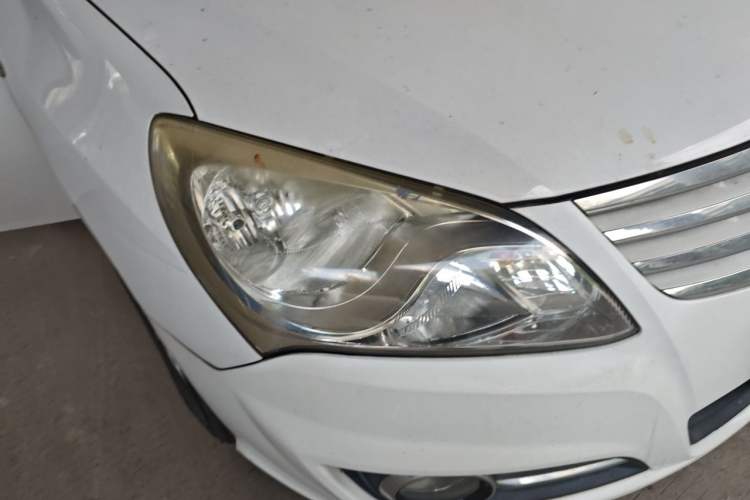 Used Hyundai Celesta 2011 1.6L Automatic Comfort Edition Right Front Headlight