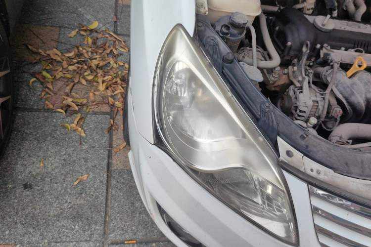 Used Hyundai Celesta 2011 1.6L Automatic Comfort Edition Right Front Headlight